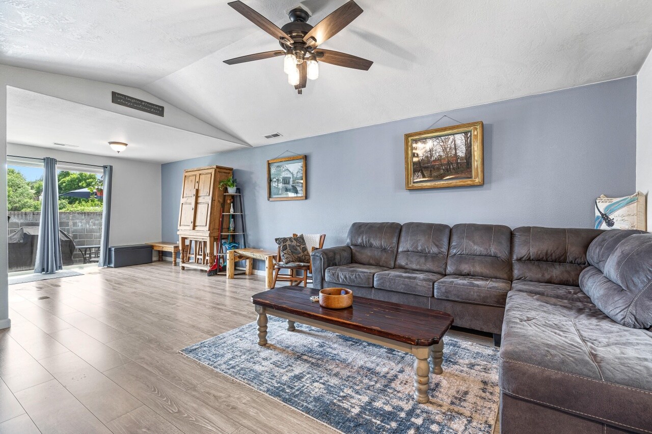 Building Photo - 306 Sandi Way