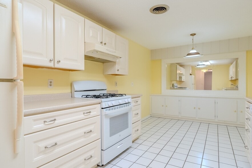 Building Photo - 255 North Rd