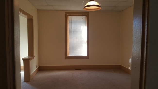 Building Photo - 2 bedroom 1 bath home