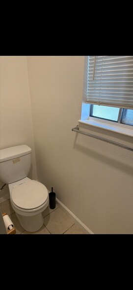 Full bathroom toilet - 303 Roundtree Ct