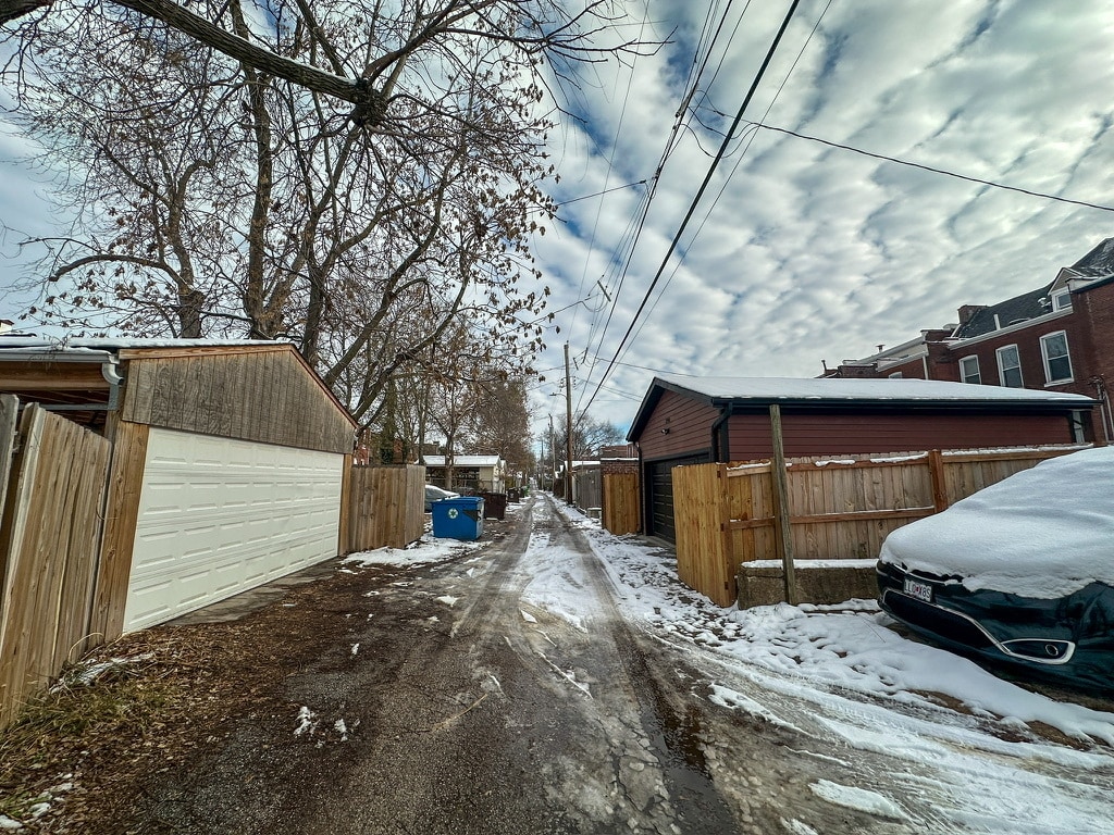 Building Photo - 2747 Armand Pl