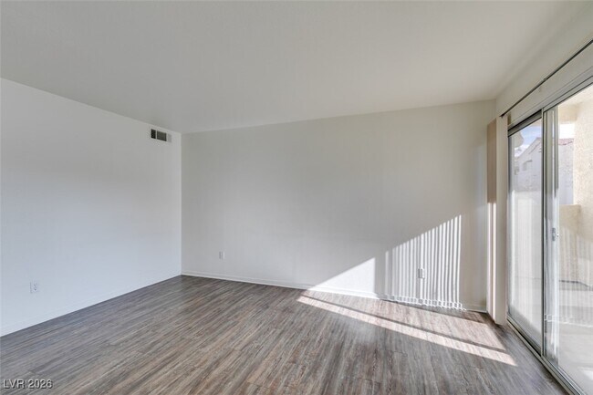 Building Photo - 698 S Racetrack Rd