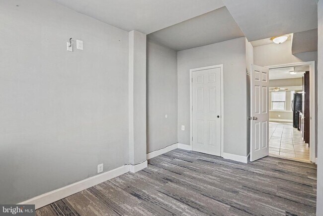 Building Photo - 207 Kennedy St NW