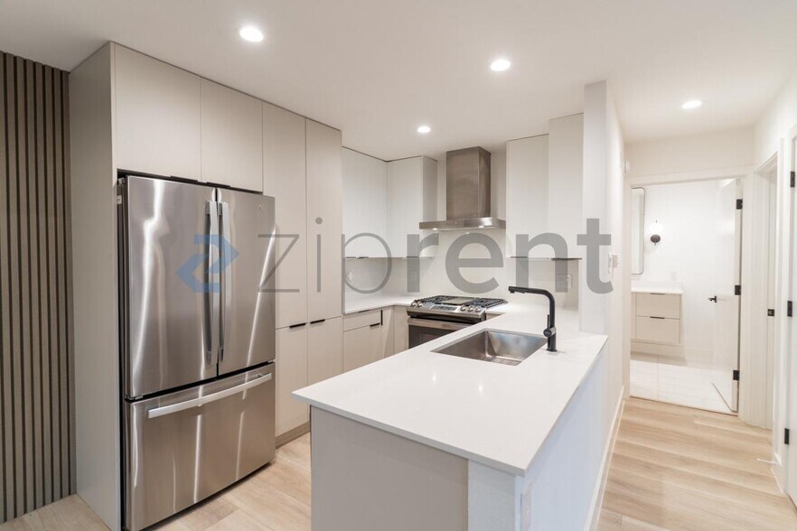 Building Photo - Unit D