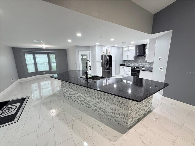 Building Photo - 128 Sandalwood Dr