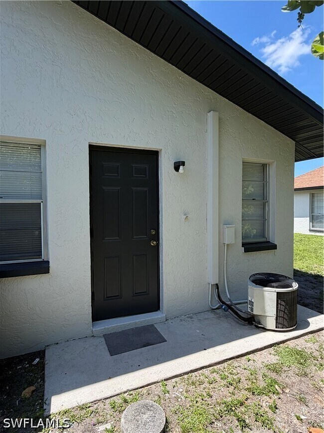 Building Photo - 709 SE 46th Ter