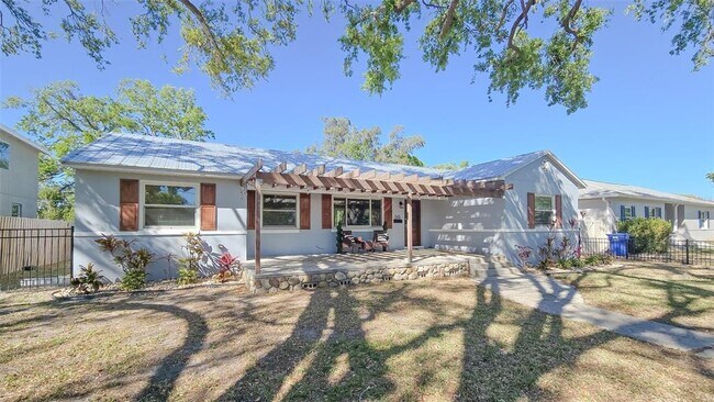 Building Photo - 515 34th Ave NE