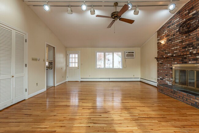Building Photo - 288 Candlewyck Dr
