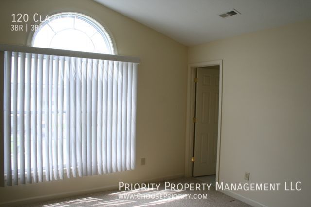 Building Photo - 120 Clara Ct