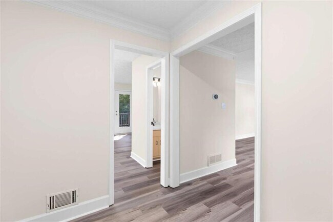 Building Photo - 2250 Ridge Forest Dr