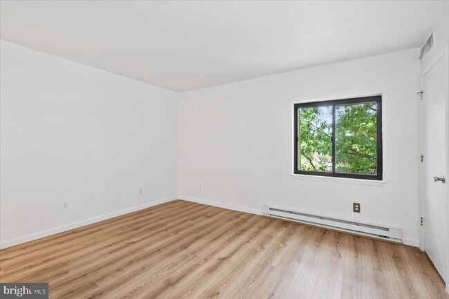 Building Photo - 141 N Fillmore Ave