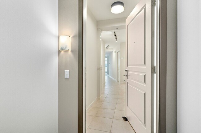 Building Photo - 2bd/1.75ba Seattle Condo
