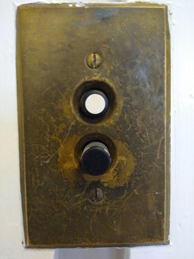 Building Photo - DU Charming 1920's Bungalow 2 Beds 1 Bath  Available Now