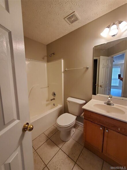 Building Photo - 517 Sandfield Ct