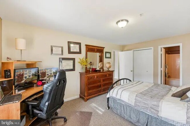 Building Photo - 124 Penwick Cir