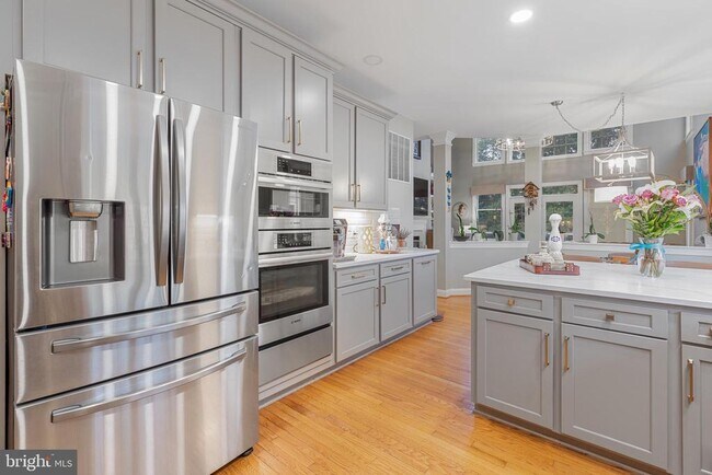 Building Photo - 15292 Golf View Dr
