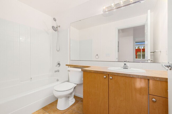Building Photo - 18 Dravus St