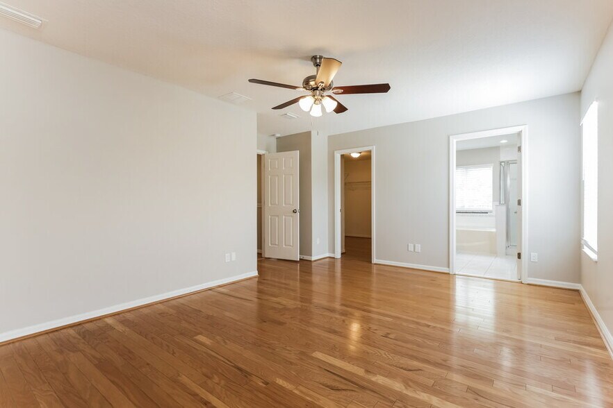 Building Photo - 10904 Golden Silence Dr