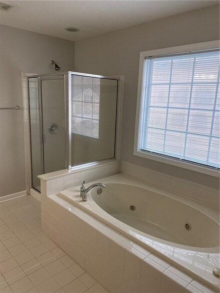 Building Photo - 7637 Forest Glen Way