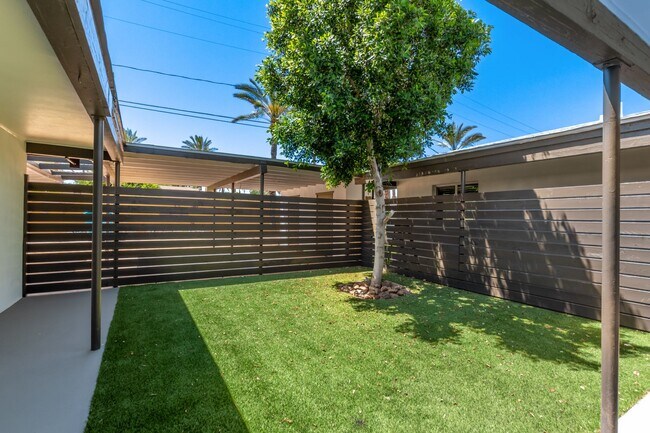 Building Photo - 3 bed | 2 bath Casita Style Home - 1 Mile to ASU!