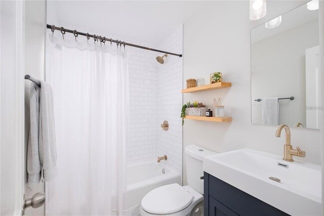 Building Photo - 1221 E Ida St