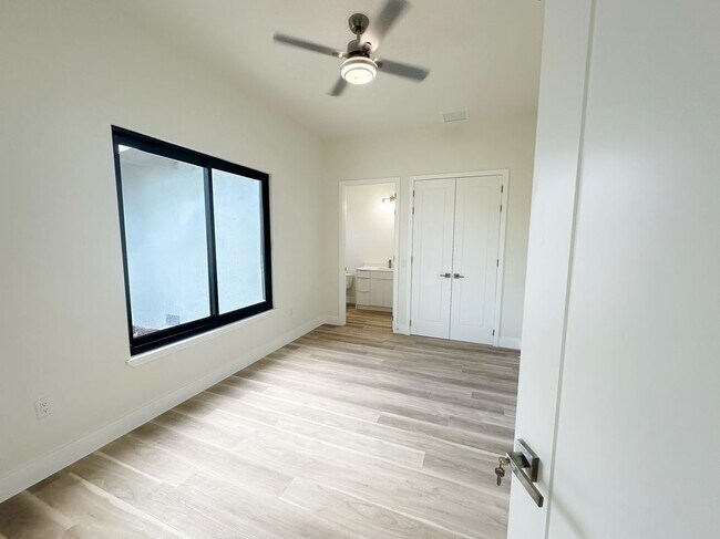 Building Photo - 15561 Aldama Cir