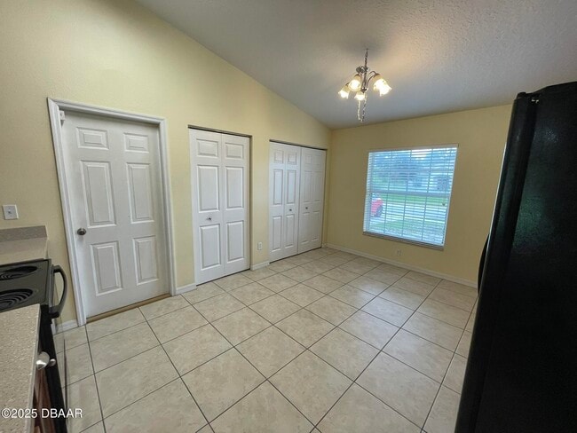 Building Photo - 232 Fountain Lake Blvd