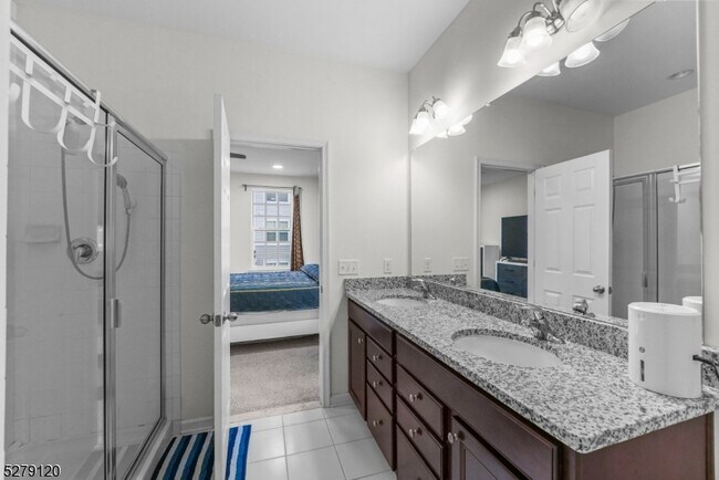 Building Photo - 11 Tippet St