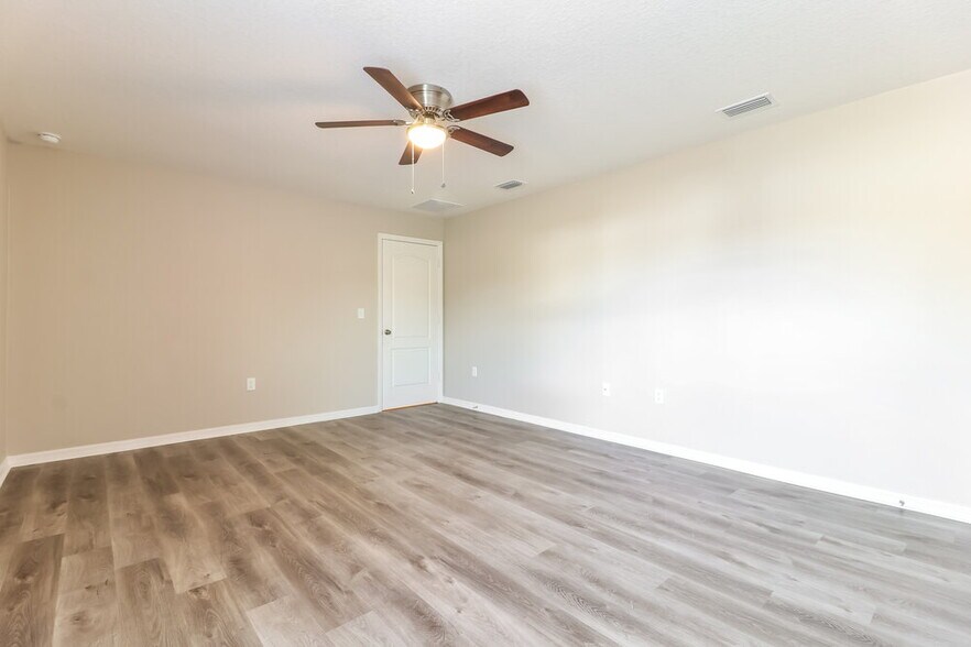 Building Photo - 6953 Redbay Dr