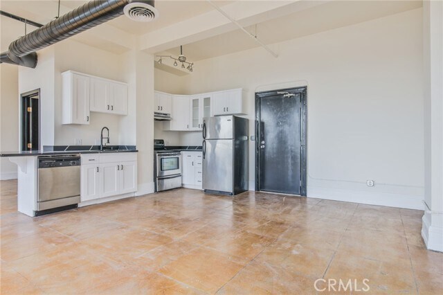 Building Photo - 108 W 2nd St