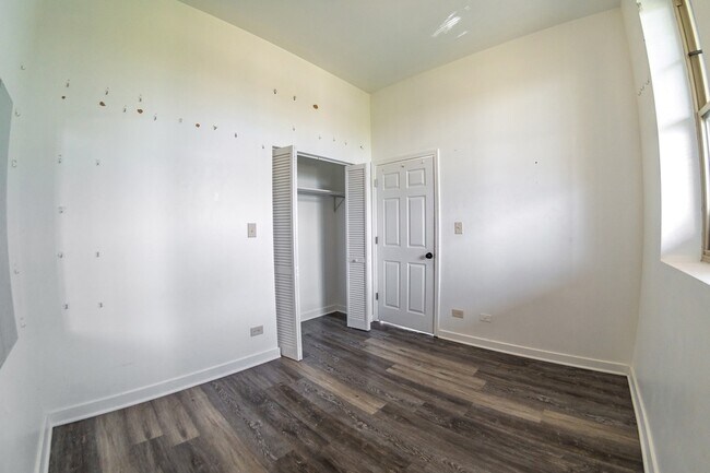 Building Photo - 317 S Homan Ave