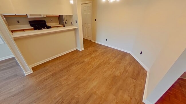 Building Photo - 300 Waterdown Dr