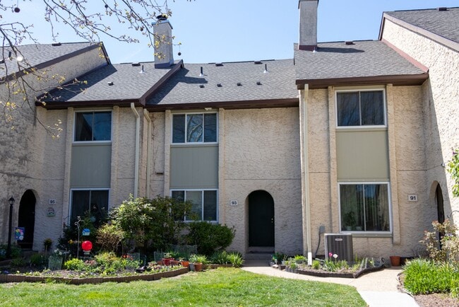 Building Photo - 93 Tennyson Dr
