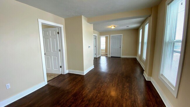Building Photo - 1224 Plainfield Ave NE