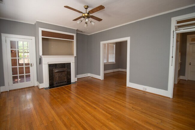 Building Photo - Charming 3 Bedroom Home in Desirable Heathwood!