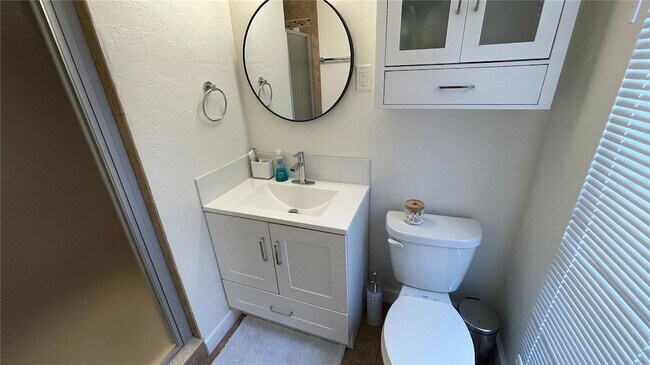 Building Photo - 2832 Bay St