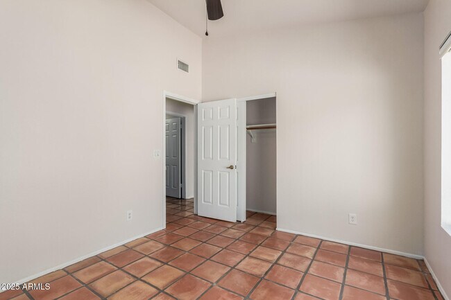 Building Photo - 3715 N Rosewood Ave