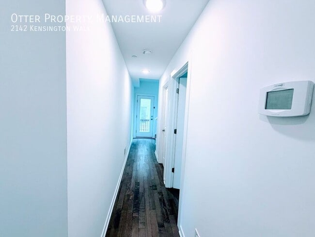 Building Photo - 2142 Kensington Walk