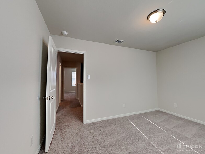 Building Photo - 10122 Cerritos dr