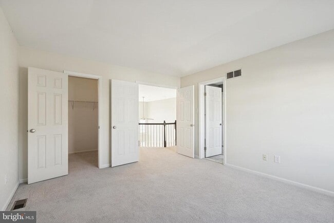 Building Photo - 28 Victoria Cir