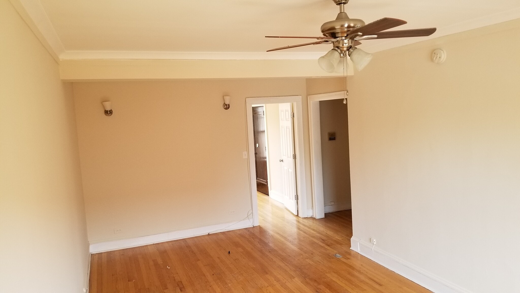 Building Photo - 4913 N Damen Ave