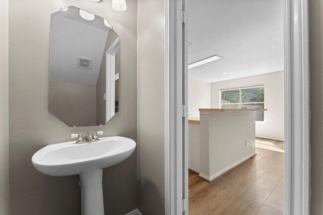 Building Photo - 7 Verbena Bend Pl