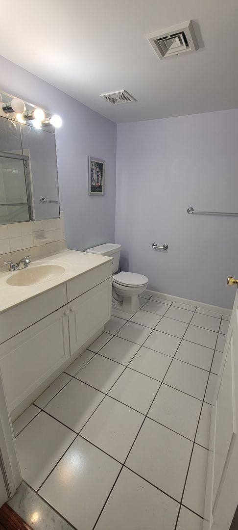 Building Photo - First Floor Unit - Northeast