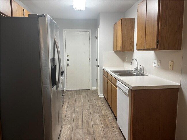 Building Photo - 501 Texas Ave