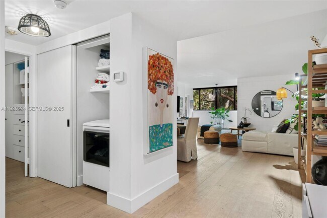 Building Photo - 141 Crandon Blvd