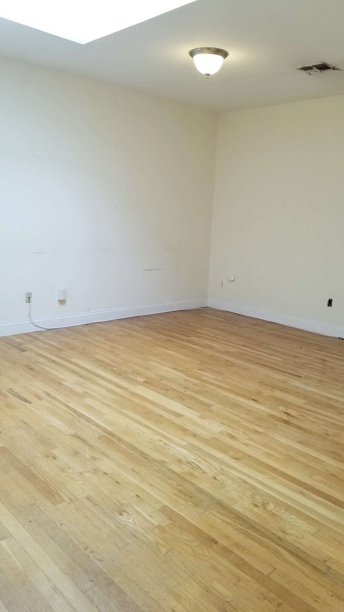 Building Photo - 514 25th St