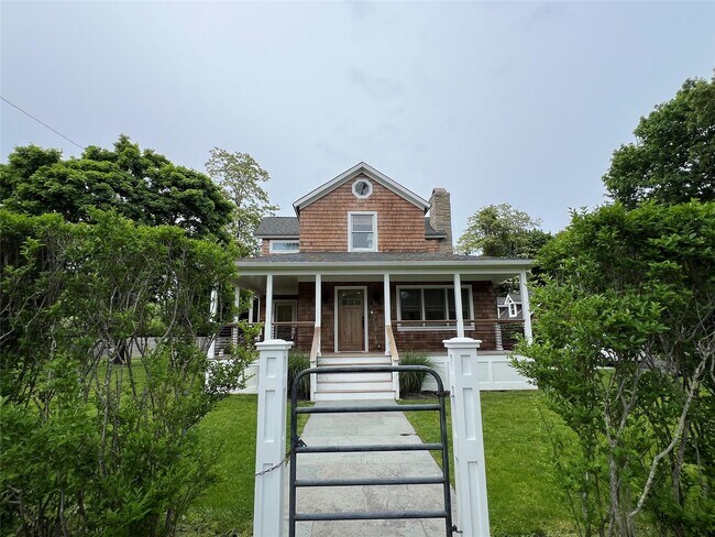 Building Photo - 7 Halsey Ave