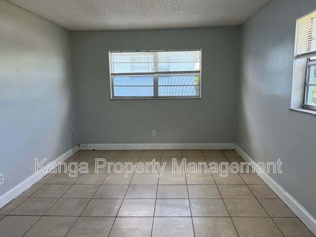 Building Photo - 3204 Louisiana Ave