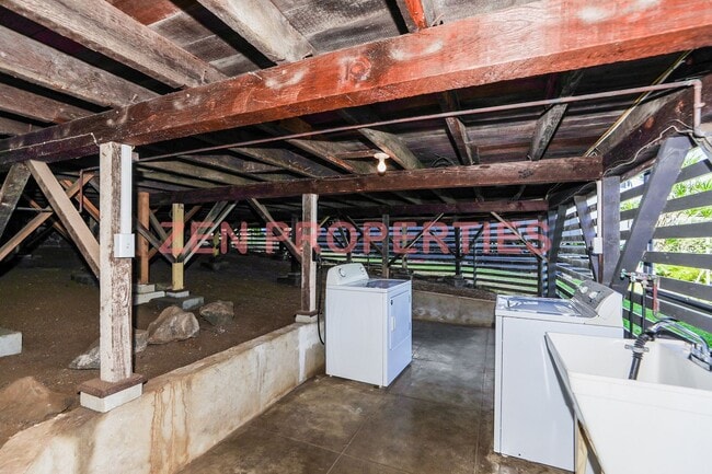 Building Photo - 3 bedroom, 2.5 bath home for rent in Lower...