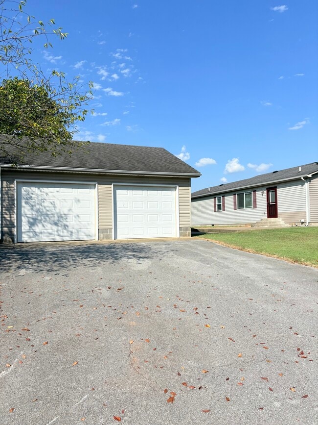 Building Photo - 101 Crandell Ct